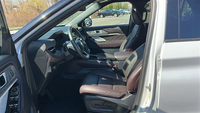 Used 2025 Ford Explorer Platinum w/ LUX Leather Package image 9
