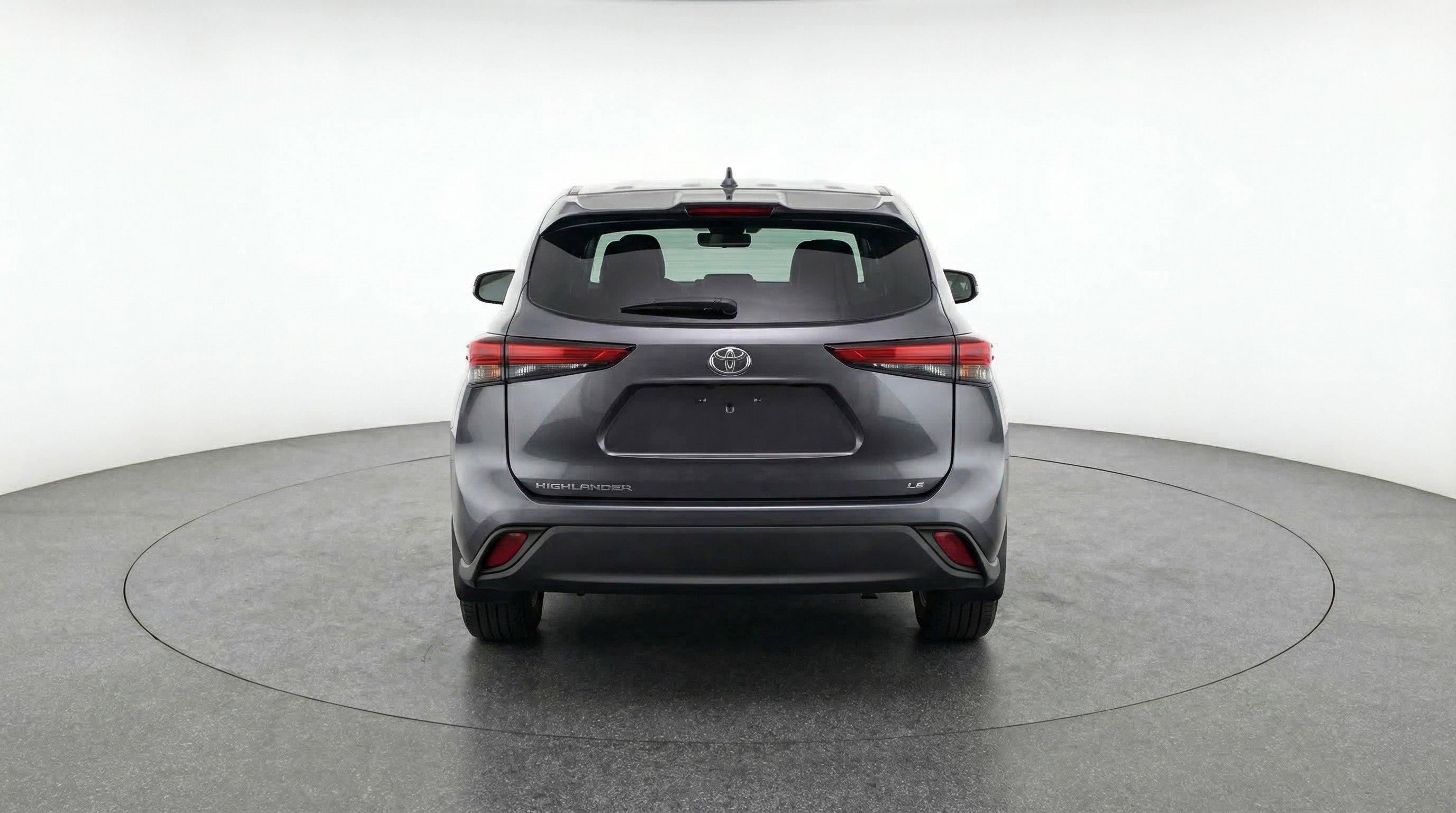 Used 2025 Toyota Highlander LE image 7