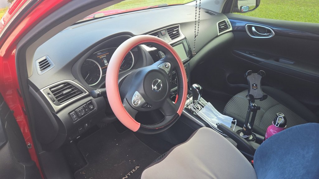 Used 2019 Nissan Sentra SR FWD image 2