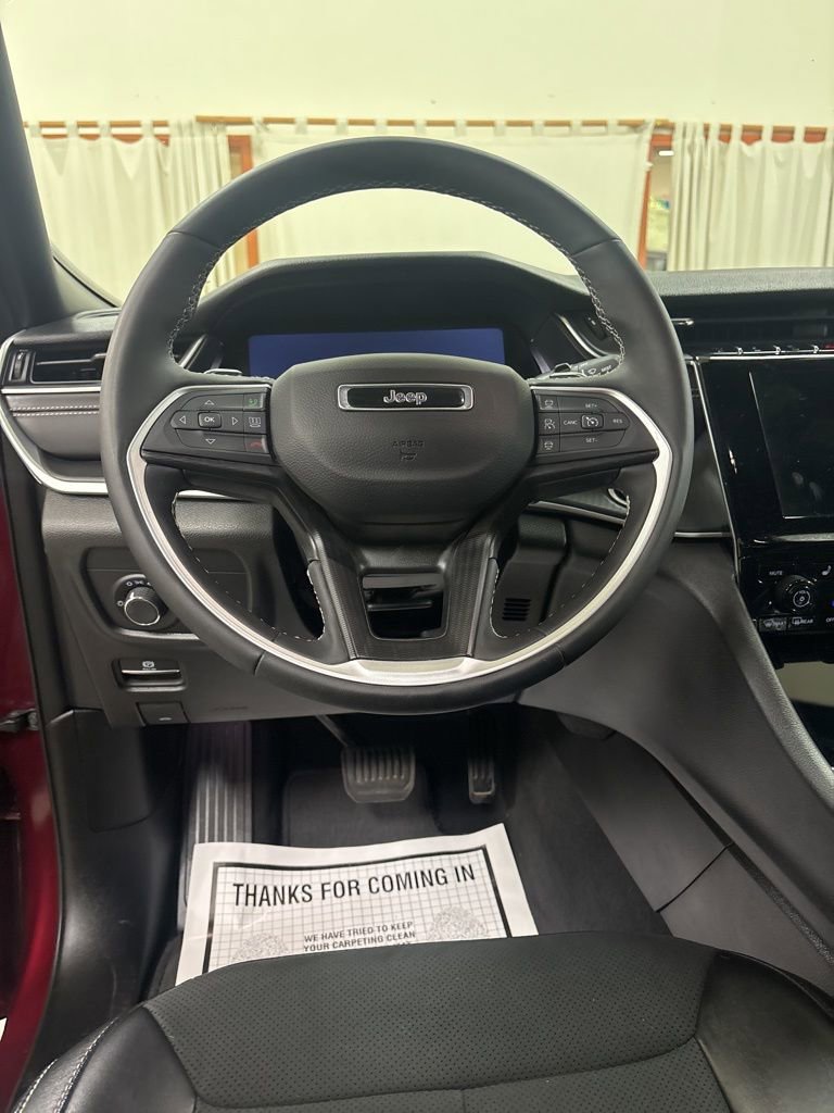 Used 2024 Jeep Grand Cherokee Altitude image 11