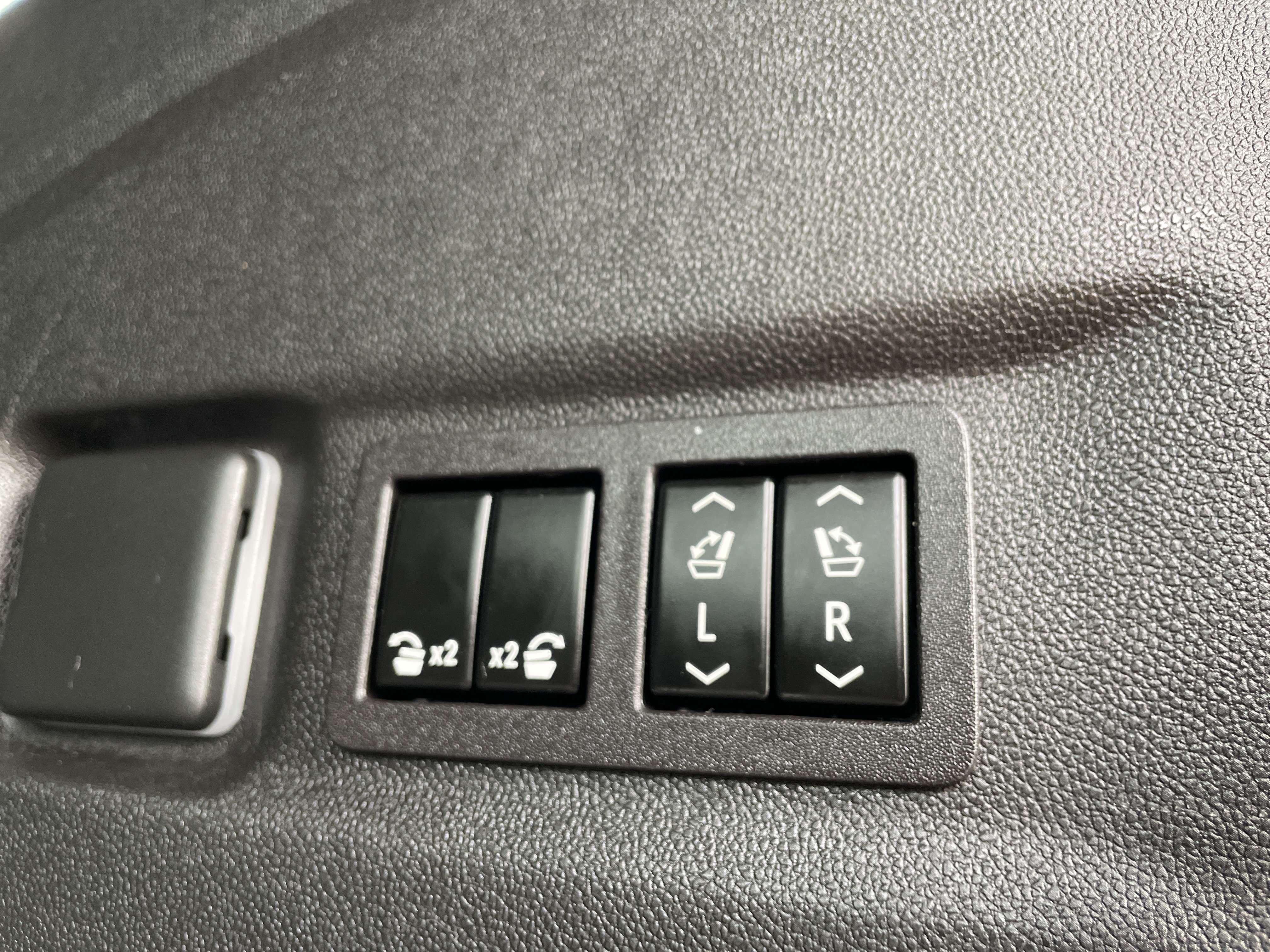 Used 2023 Chevrolet Suburban High Country AWD/4WD image 31