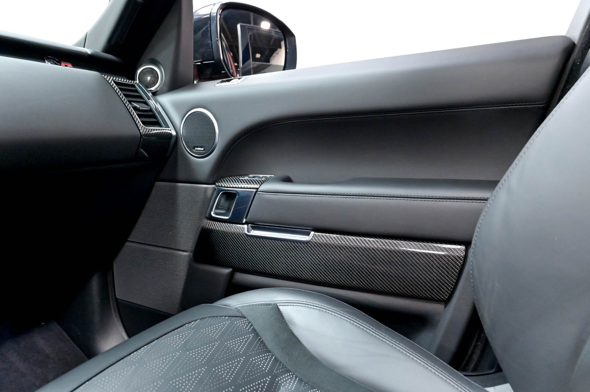 Used 2022 Land Rover Range Rover Sport SVR Carbon Edition AWD/4WD image 15