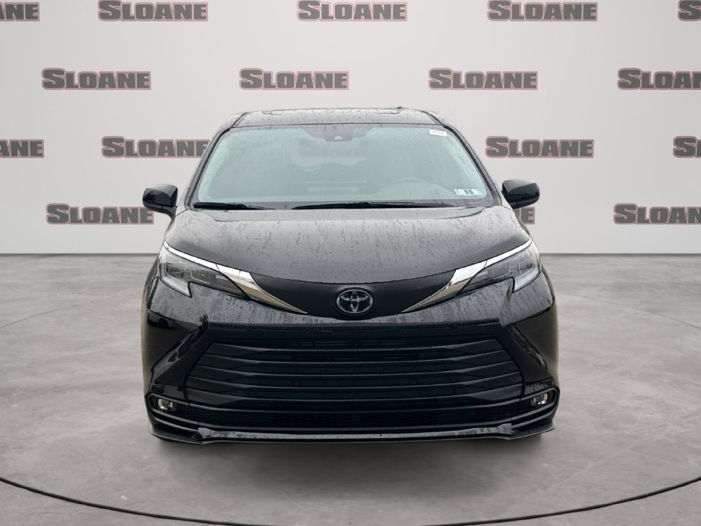 New 2026 Toyota Sienna XLE AWD/4WD image 8