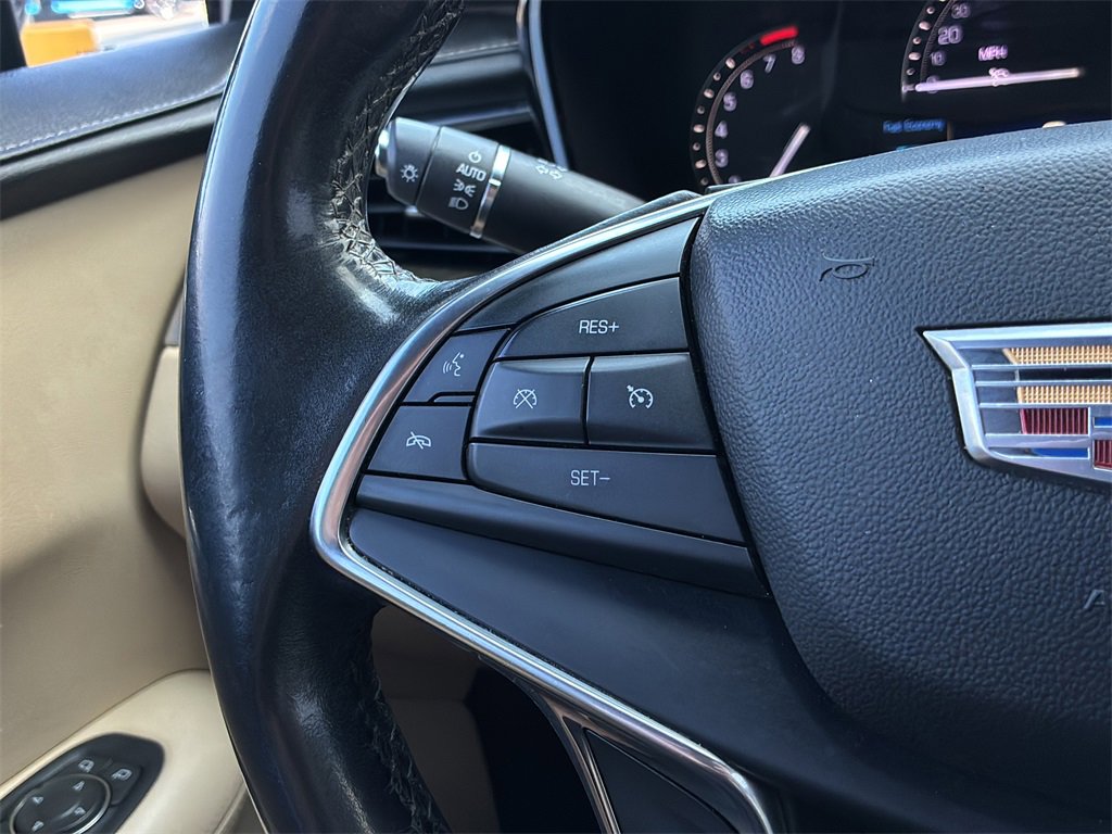 Used 2018 Cadillac XT5 FWD image 23