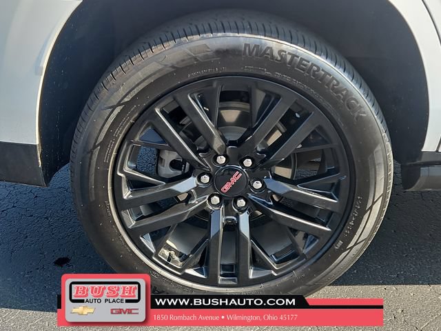 Used 2024 GMC Yukon Denali w/ Advanced Technology Package AWD/4WD image 5