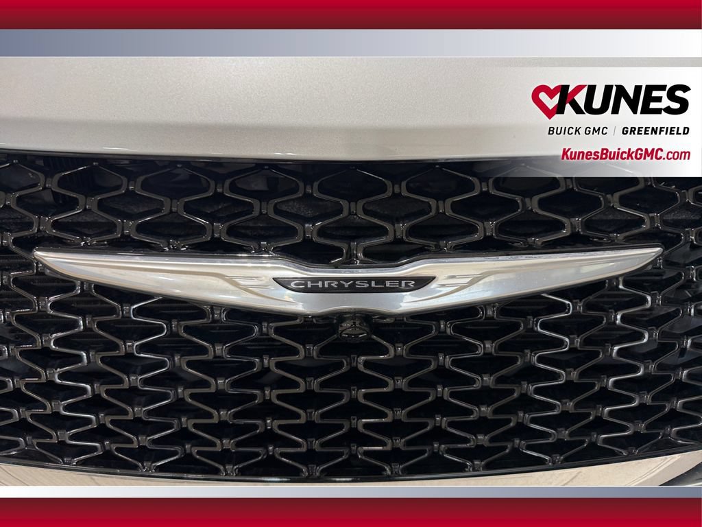 Used 2024 Chrysler Pacifica Touring-L FWD image 41