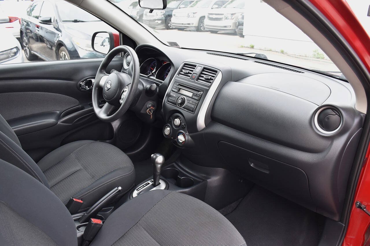 Used 2014 Nissan Versa SV FWD image 17