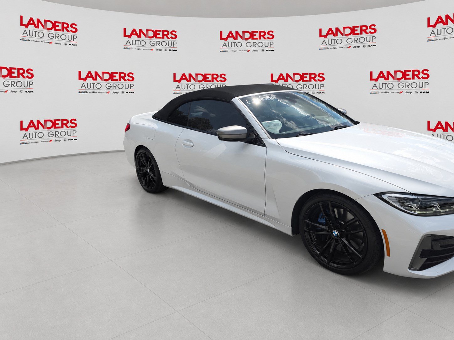 Used 2023 BMW M440i Convertible RWD image 3