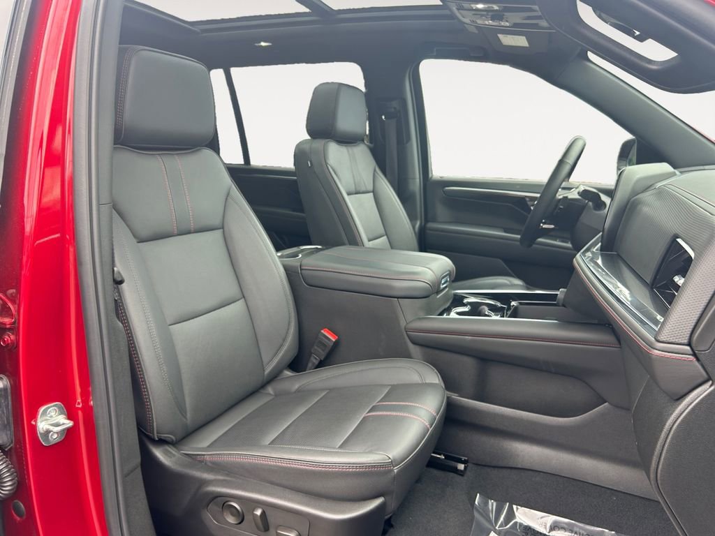 Used 2025 Chevrolet Suburban RST w/ Comfort Package AWD/4WD image 10