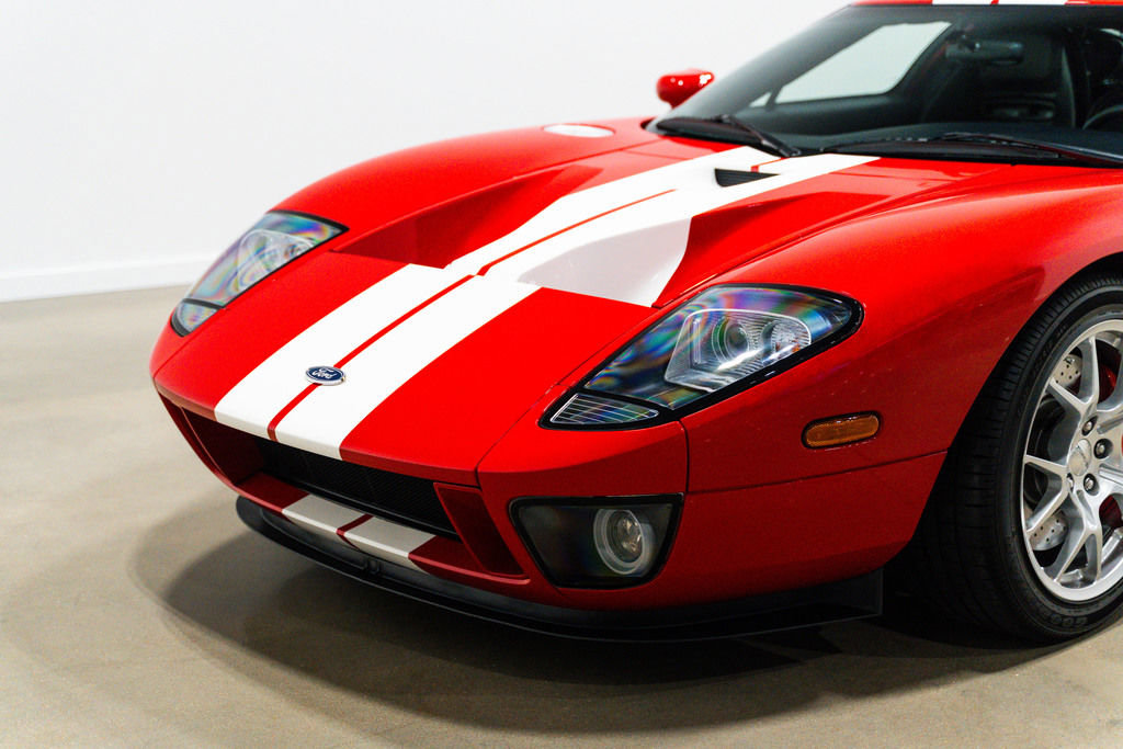 Used 2005 Ford GT RWD image 85