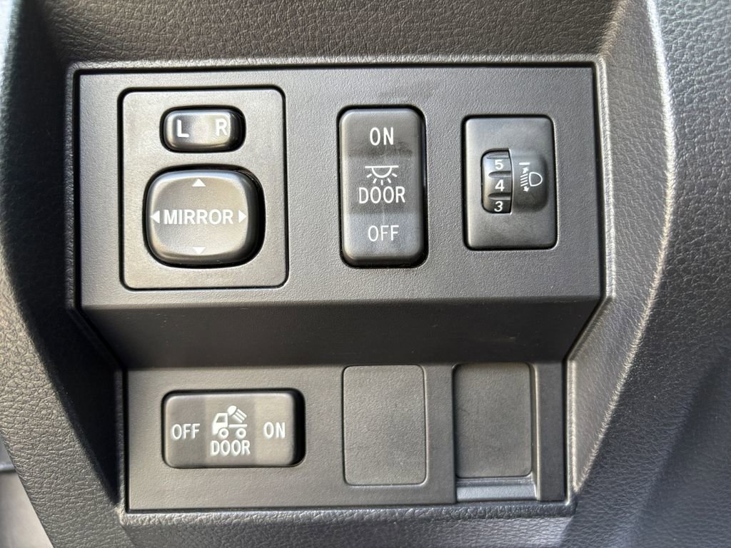 Used 2017 Toyota Tundra SR5 w/ SR5 Upgrade Package image 3