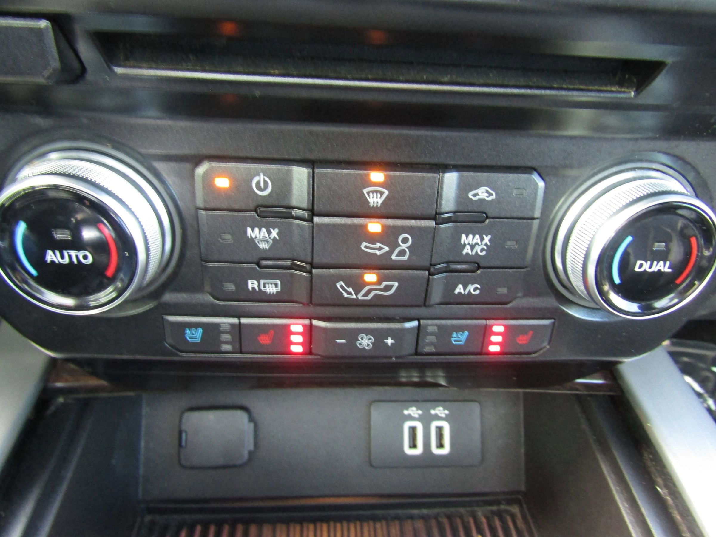 Used 2016 Ford F150 Platinum w/ Equipment Group 701A Luxury image 29