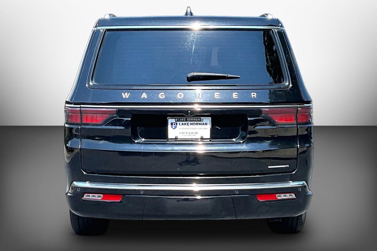 Certified 2024 Jeep Wagoneer L Series II w/ Flexible Seating Group AWD/4WD image 7
