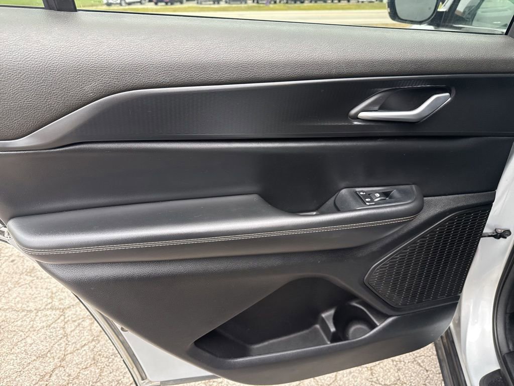 Used 2024 Jeep Grand Cherokee L Altitude image 45