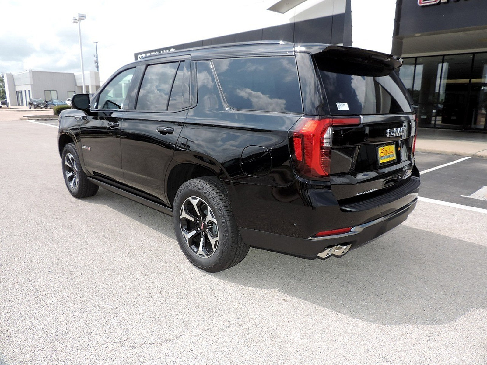 New 2026 GMC Yukon AT4 w/ AT4 Premium Plus Package AWD/4WD image 7