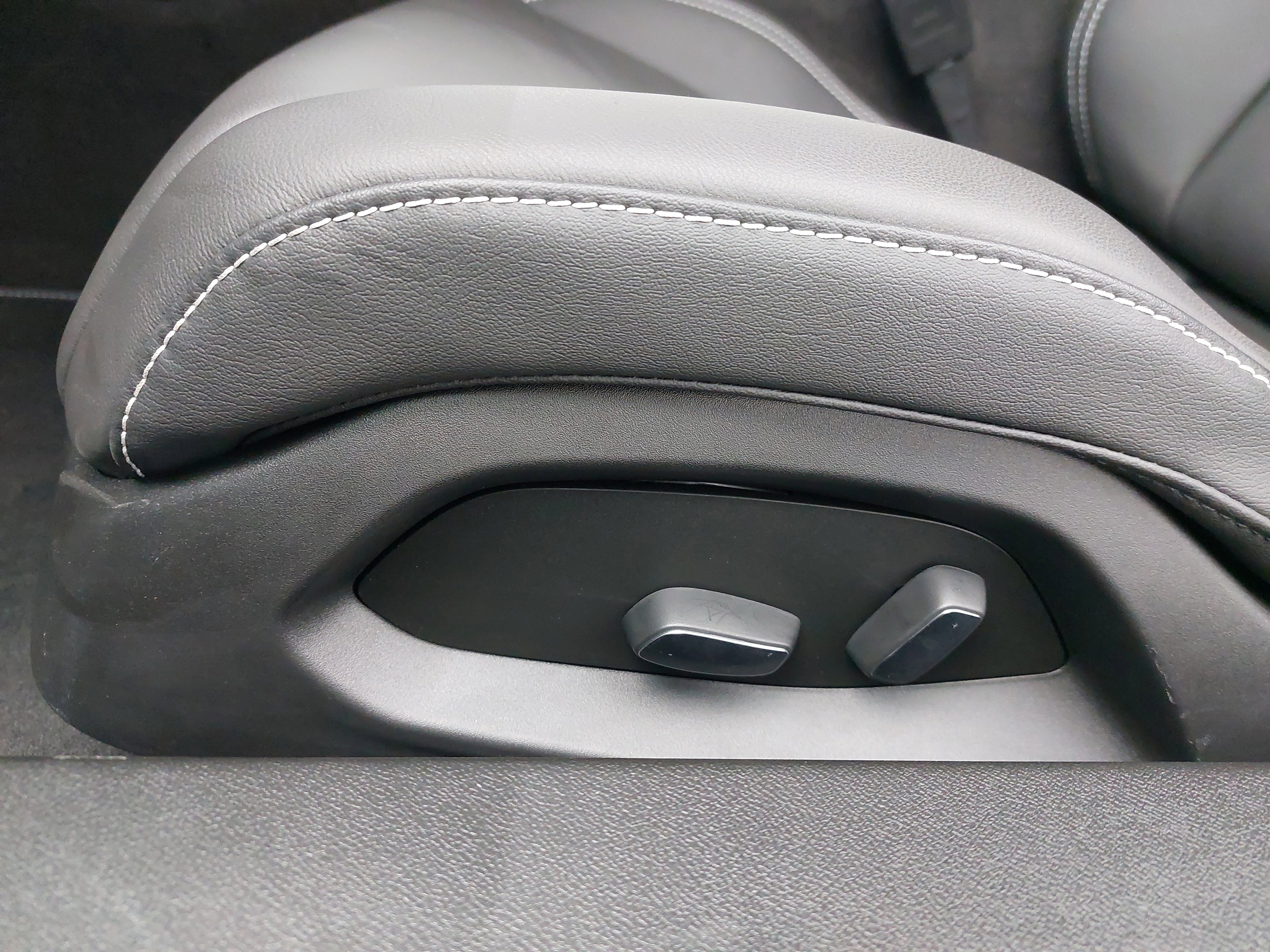 Used 2024 Chevrolet Corvette Stingray w/ Battery Protection Package image 27