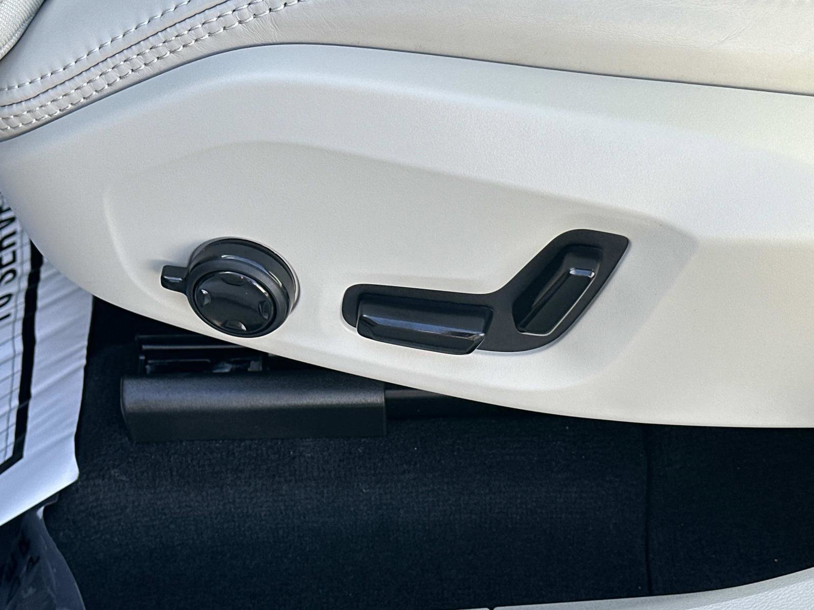 Certified 2026 Volvo XC60 B5 Ultra w/ Protection Package Premier image 18