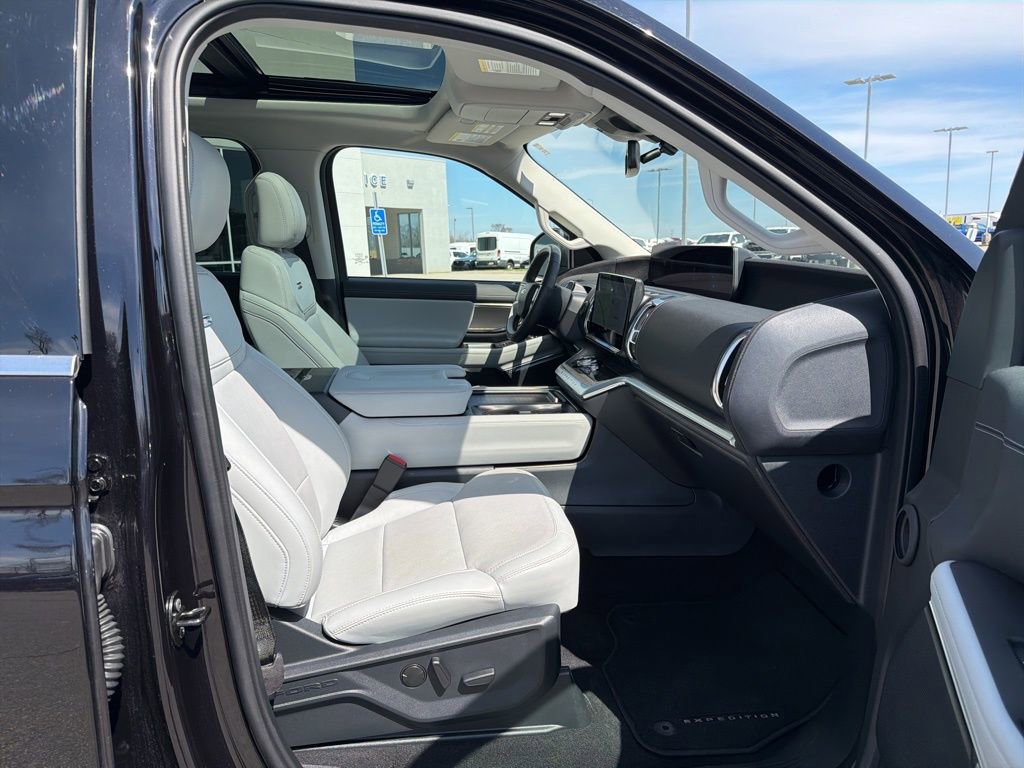 Certified 2025 Ford Expedition Max Platinum image 22