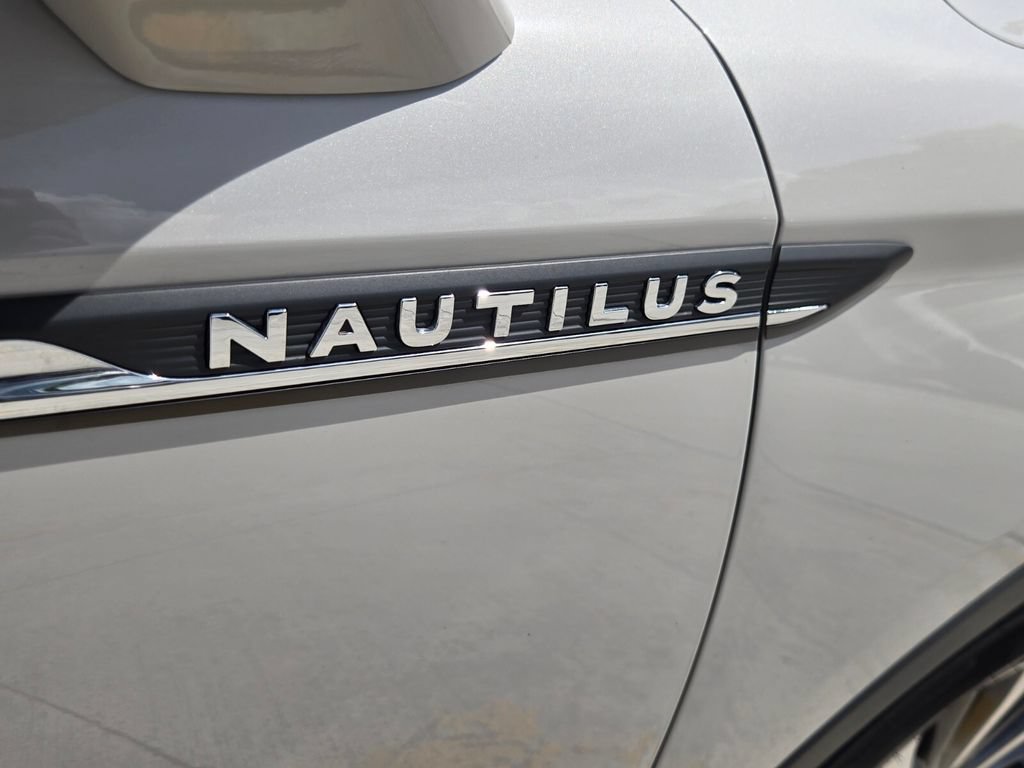 Used 2023 Lincoln Nautilus AWD w/ Premium Package image 17