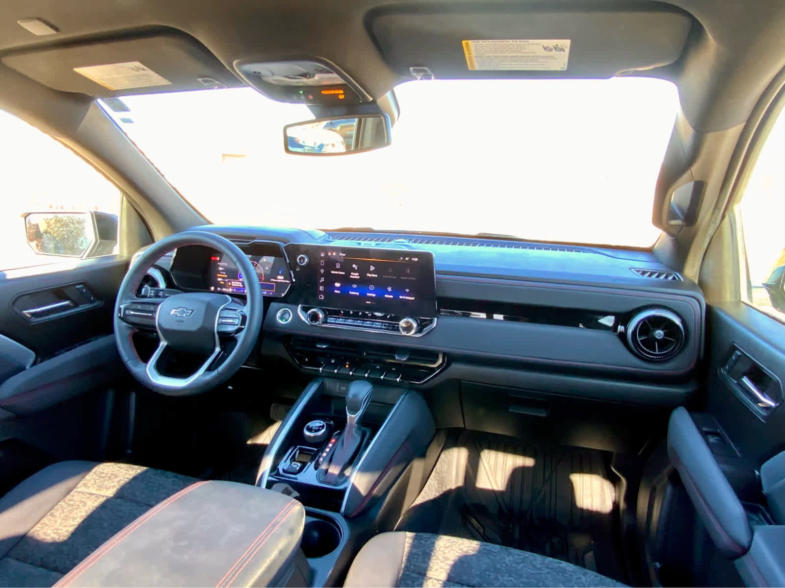 Used 2024 Chevrolet Colorado Z71 w/ Z71 Convenience Package 2 image 37