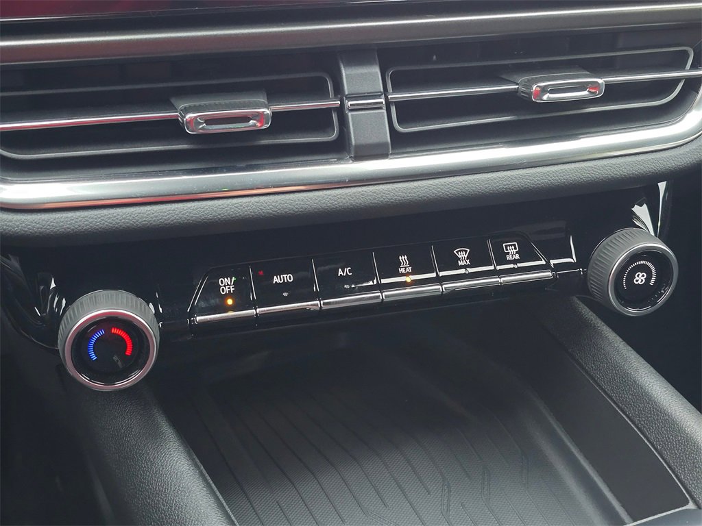 Used 2025 Chevrolet Equinox EV LT w/ Convenience Package image 29