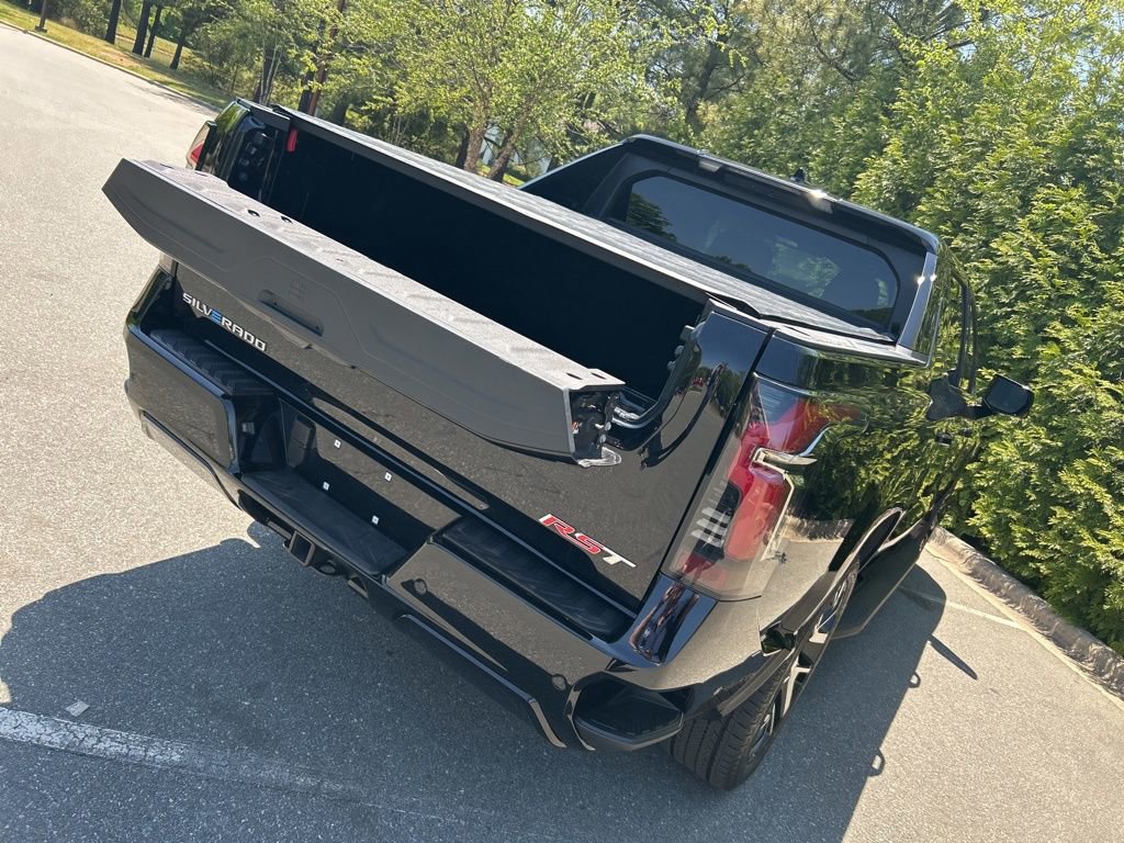 Used 2025 Chevrolet Silverado EV RST AWD/4WD image 26