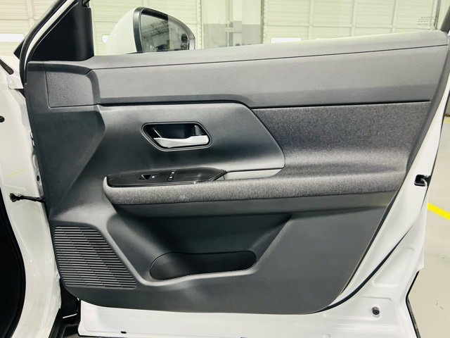 New 2025 Nissan Kicks SV image 32