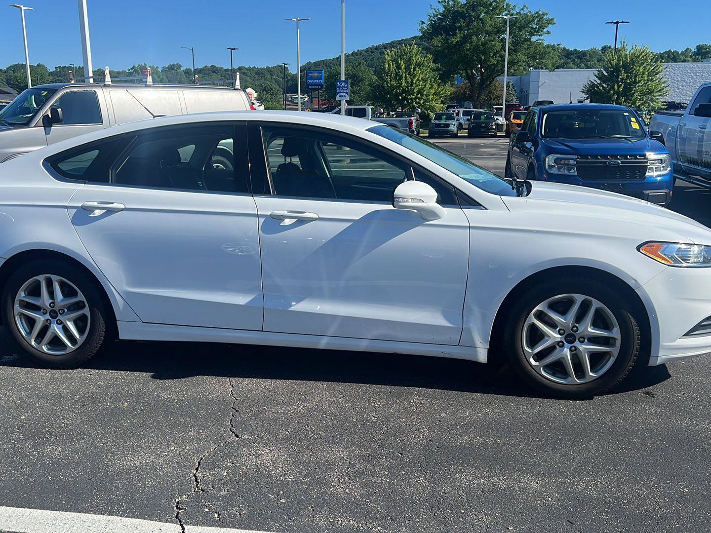 Used 2015 Ford Fusion SE FWD image 4