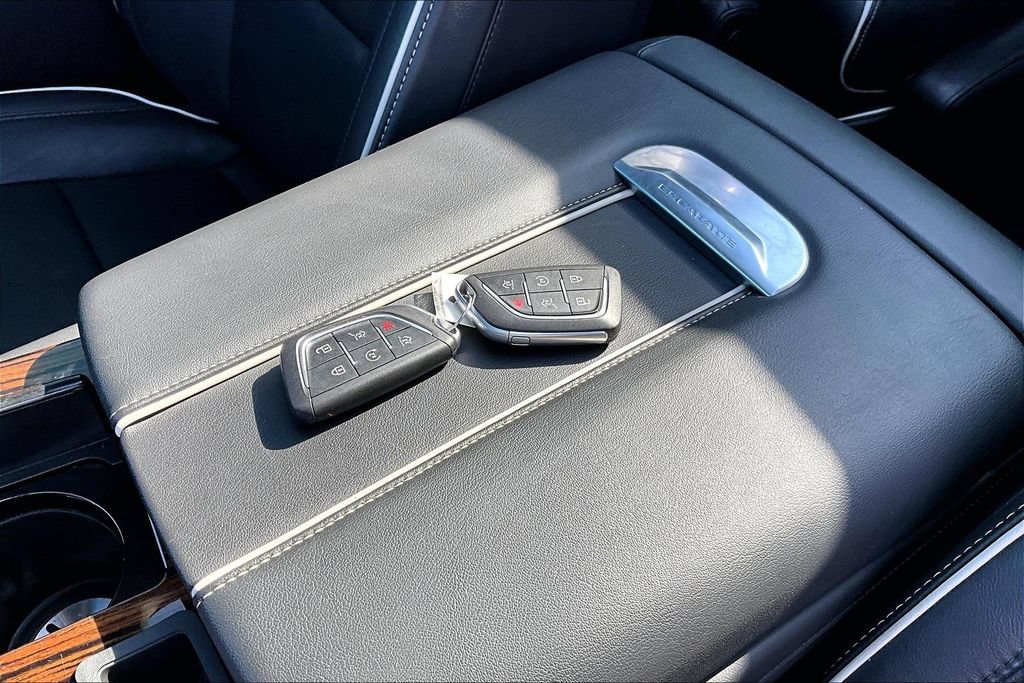 Used 2022 Cadillac Escalade Premium Luxury w/ Performance Package AWD/4WD image 10