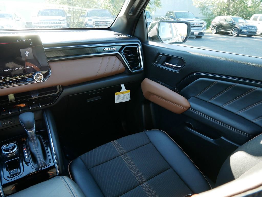 Used 2025 GMC Canyon AT4 w/ Nightfall Edition image 15