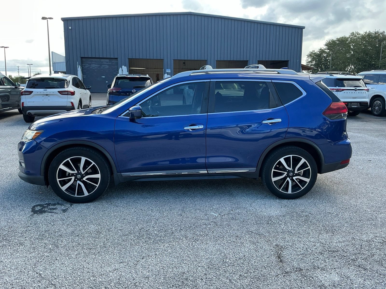Used 2020 Nissan Rogue SL w/ Premium Package FWD image 5