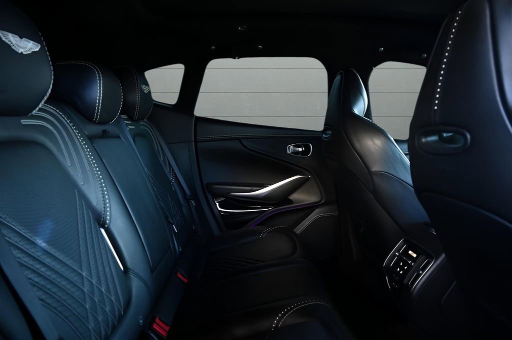 Used 2021 Aston Martin DBX image 30
