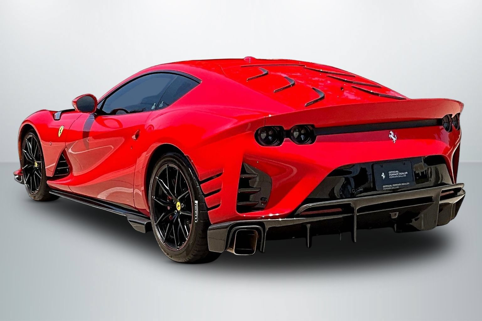 Used 2022 Ferrari 812 Competizione RWD image 5