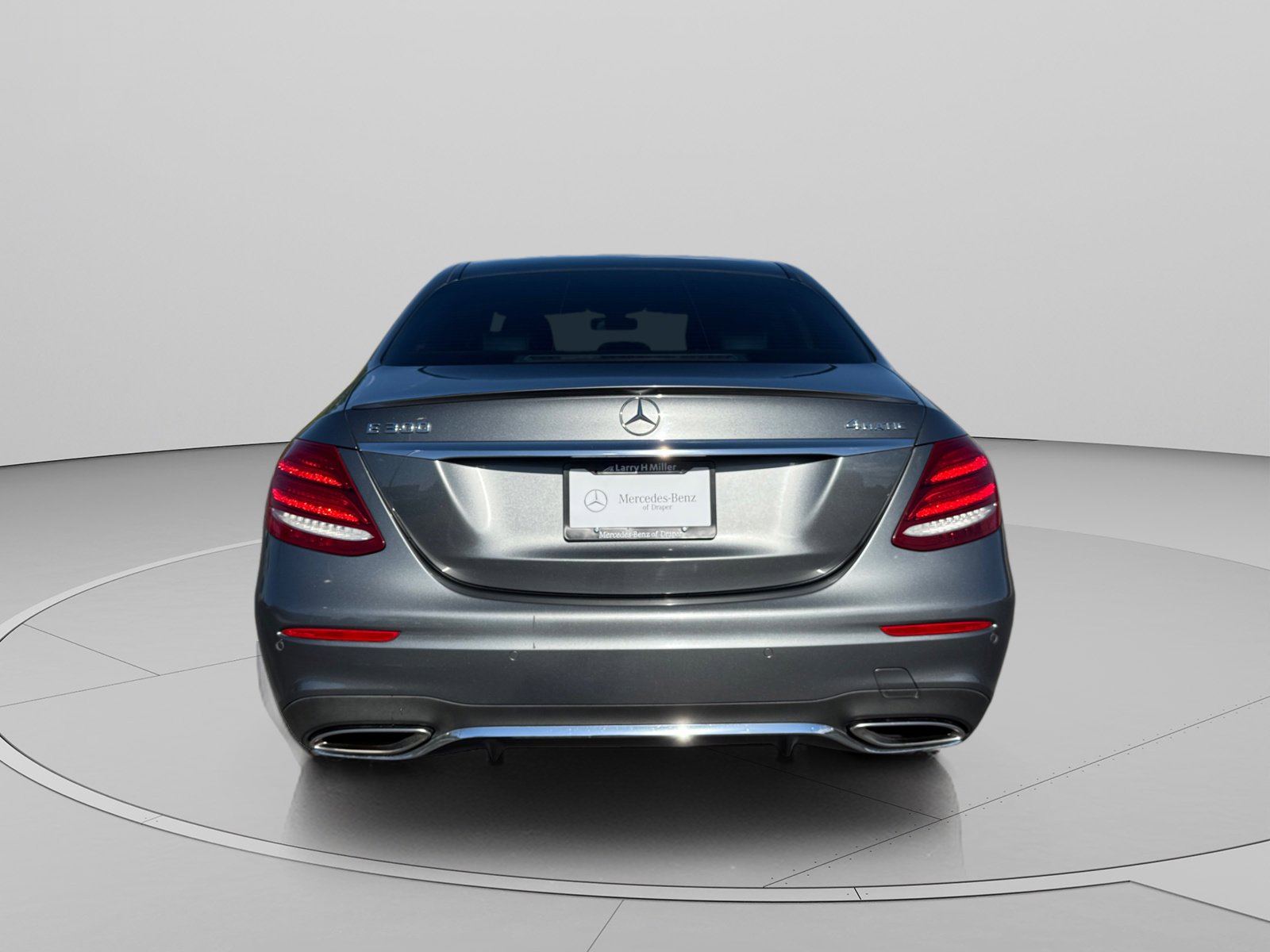 Certified 2017 Mercedes-Benz E 300 4MATIC image 4