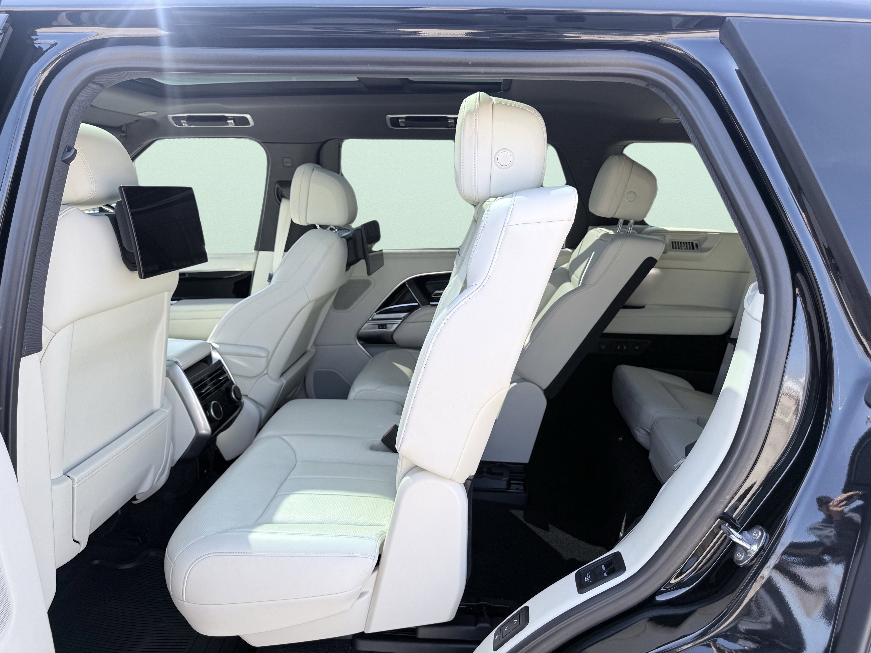 Used 2023 Land Rover Range Rover Long Wheelbase Autobiography image 46