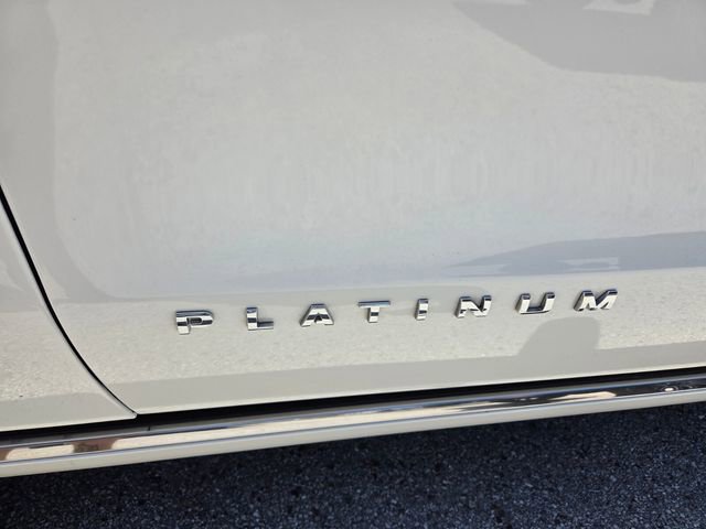 Used 2023 Ford Expedition Platinum image 3