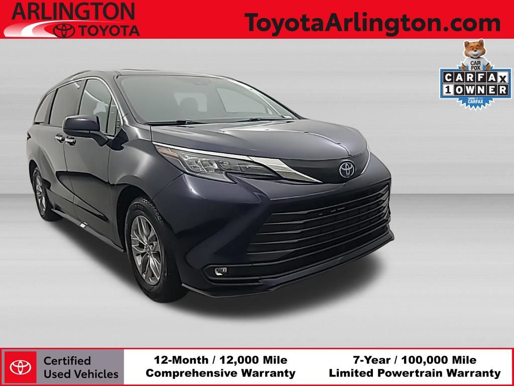 Used 2025 Toyota Sienna XLE FWD image 1