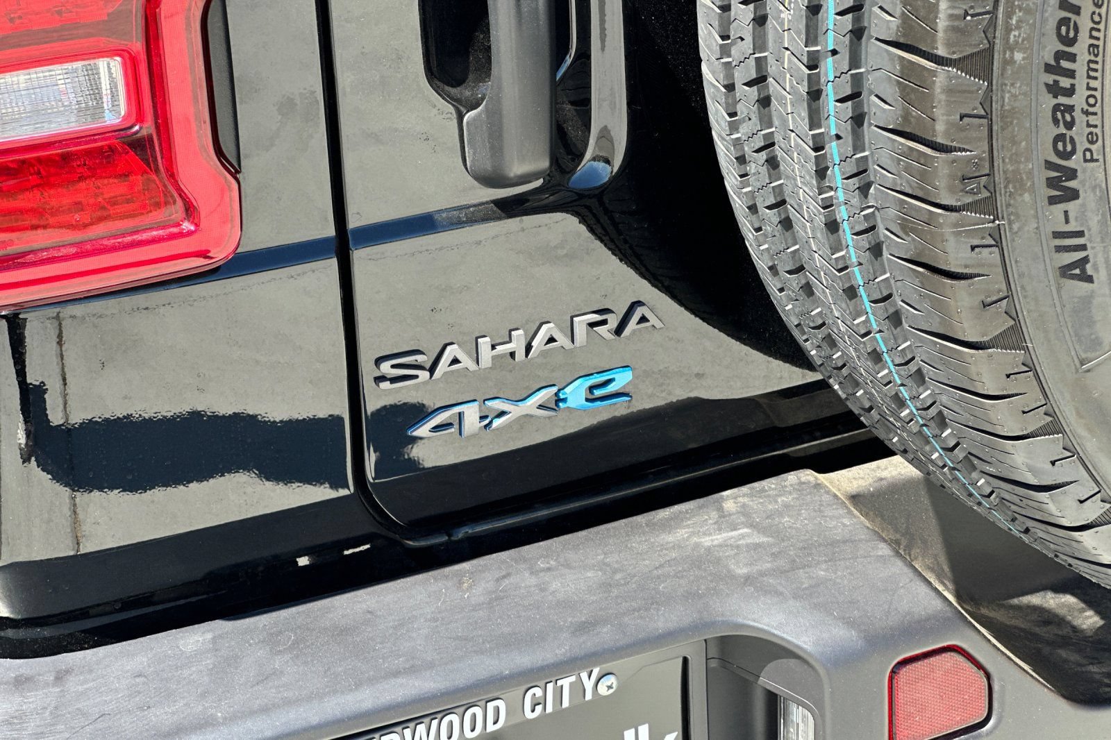 Used 2025 Jeep Wrangler Unlimited Sahara AWD/4WD image 27