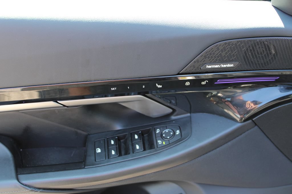 Used 2025 BMW 530i RWD image 12