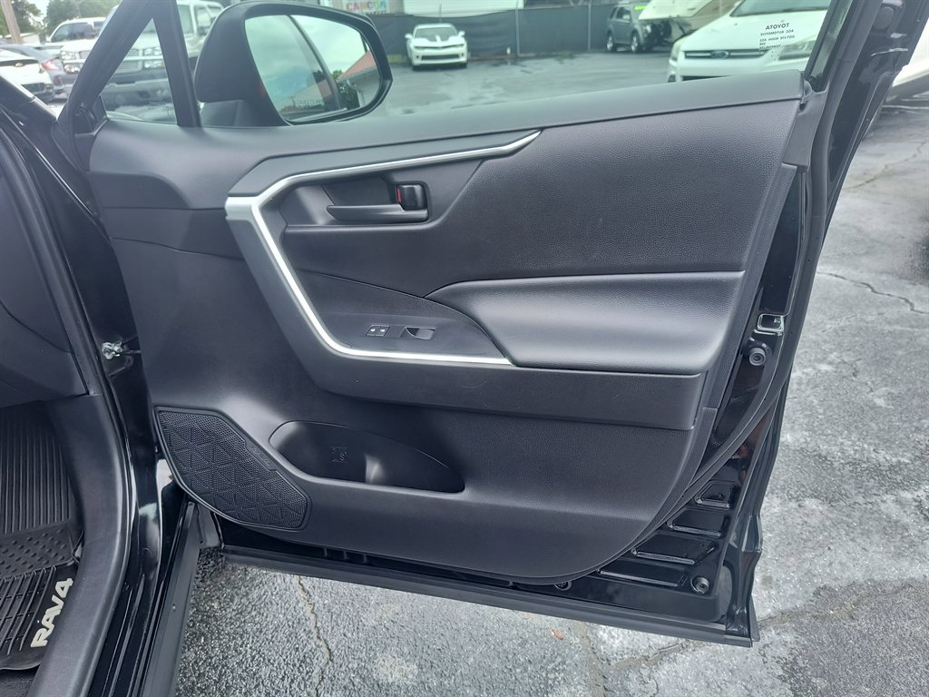 Used 2020 Toyota RAV4 LE image 24
