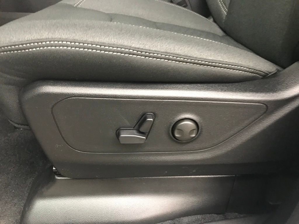 New 2026 RAM 1500 4x4 Crew Cab image 13