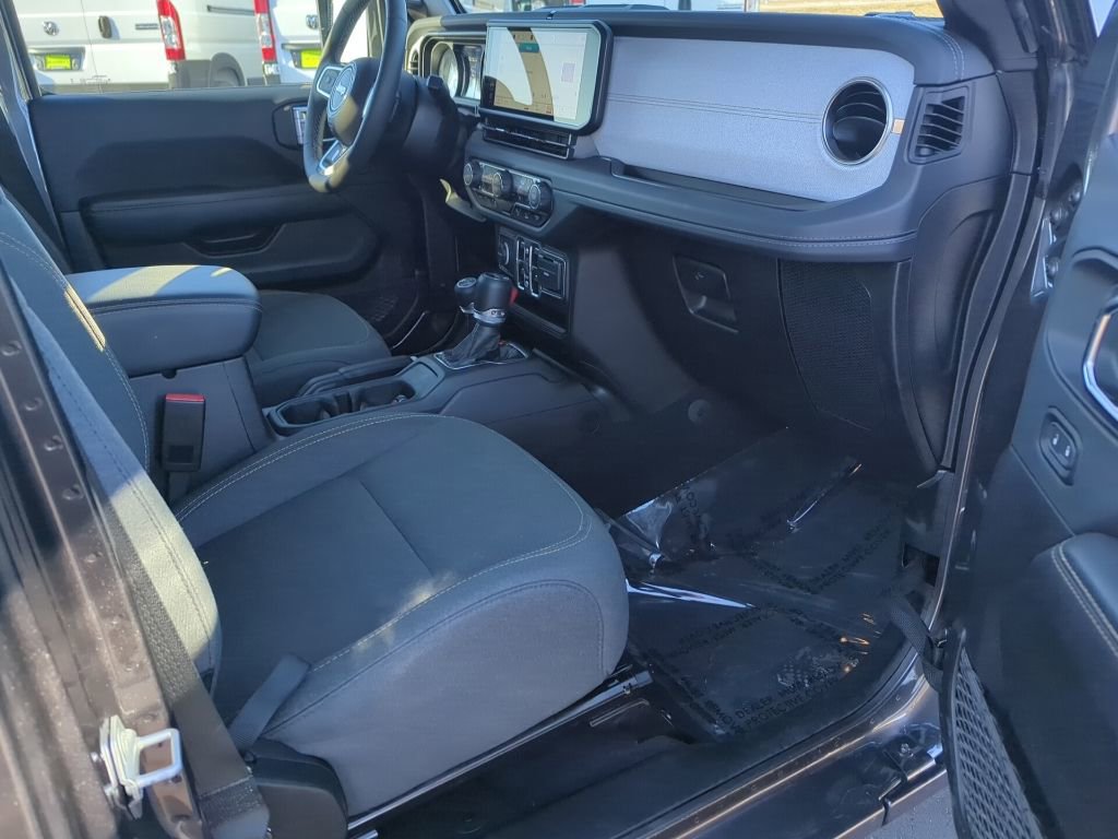 Used 2025 Jeep Wrangler Unlimited Sahara w/ Safety Group image 37