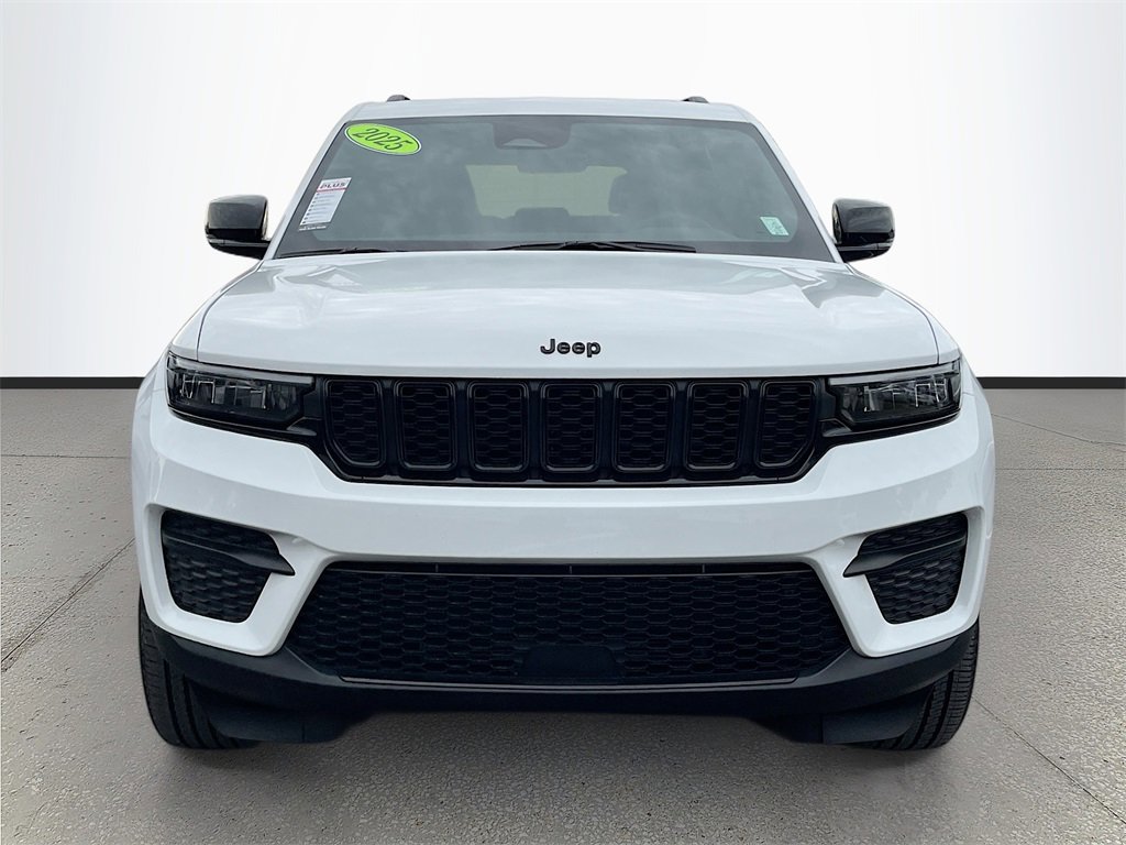 Certified 2025 Jeep Grand Cherokee Altitude image 2