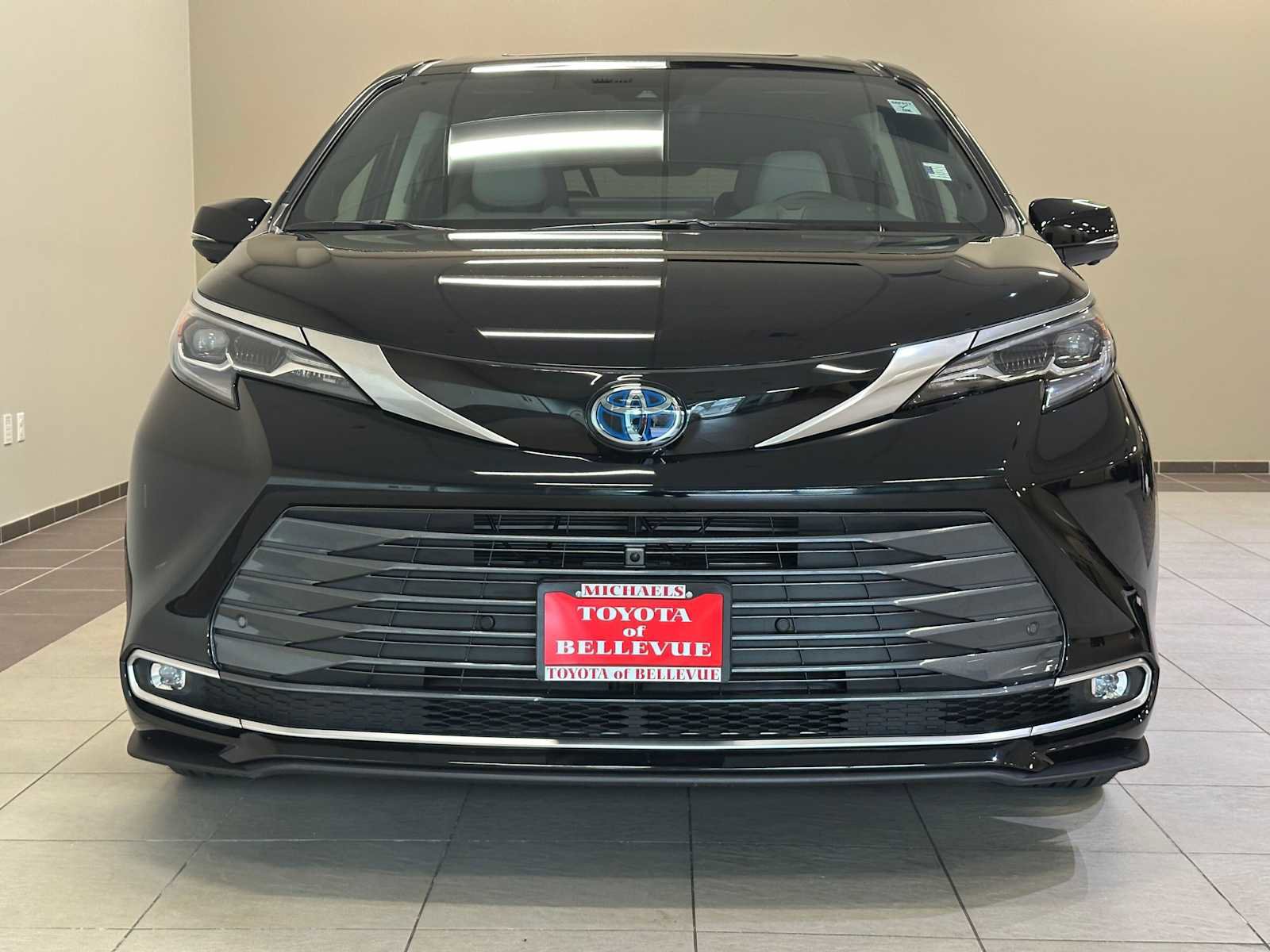 Certified 2025 Toyota Sienna Platinum image 6