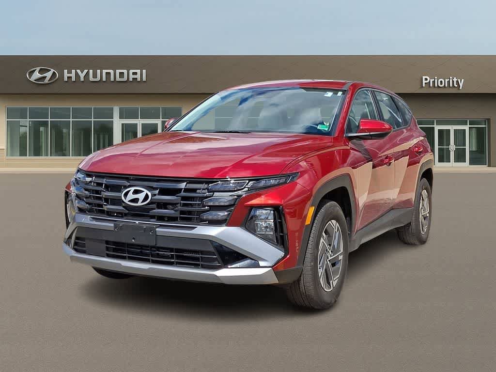Used 2026 Hyundai Tucson Blue SE w/ Tow & Go Package AWD/4WD image 1