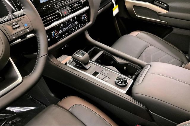 New 2025 Nissan Pathfinder Platinum w/ Lighting Package (N93) AWD/4WD image 9