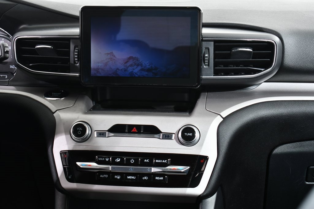 Used 2023 Ford Explorer XLT w/ Equipment Group 202A image 9