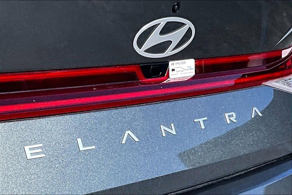 Used 2025 Hyundai Elantra SEL image 8