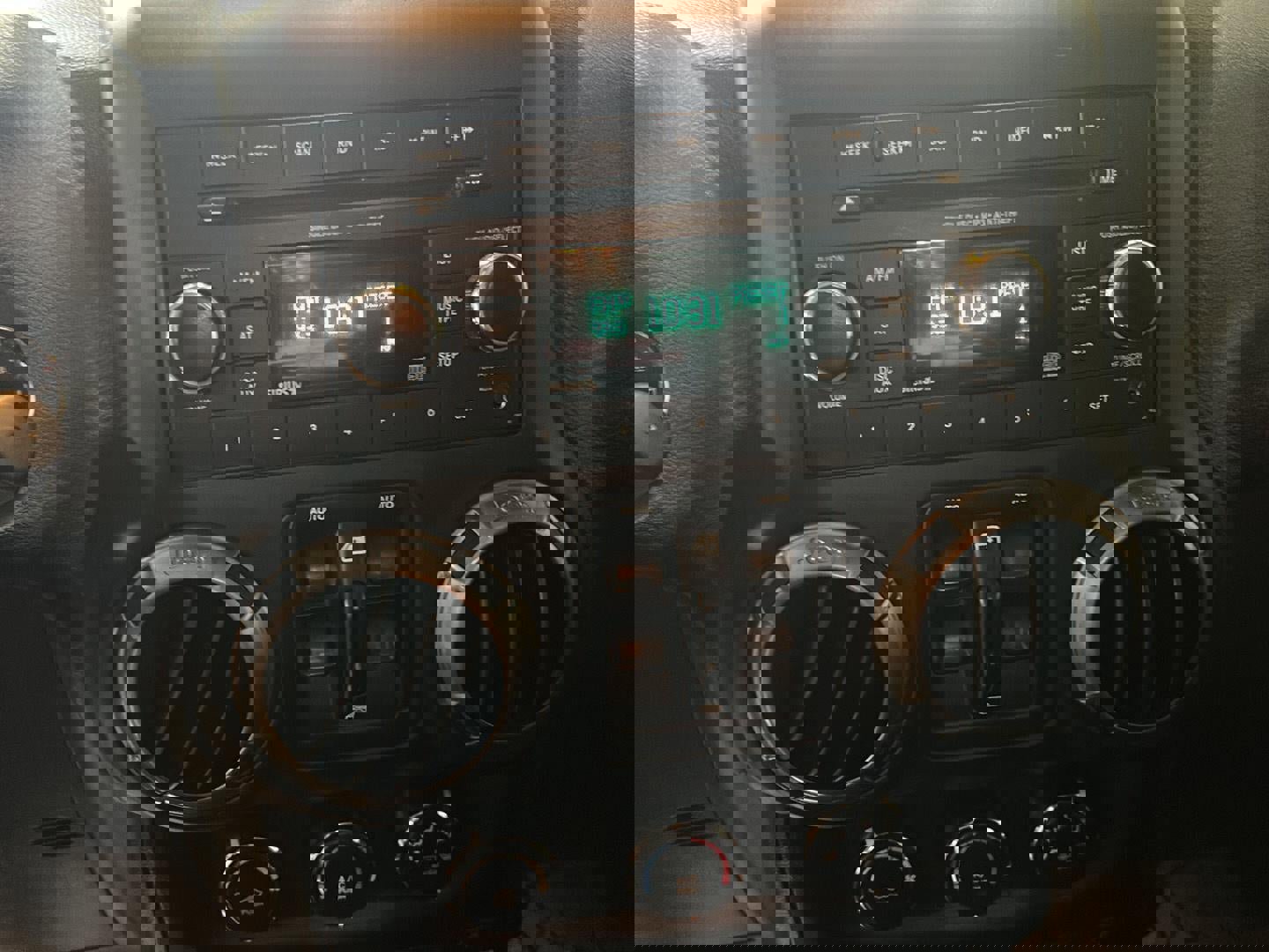 Used 2018 Jeep Wrangler Unlimited Sahara image 20