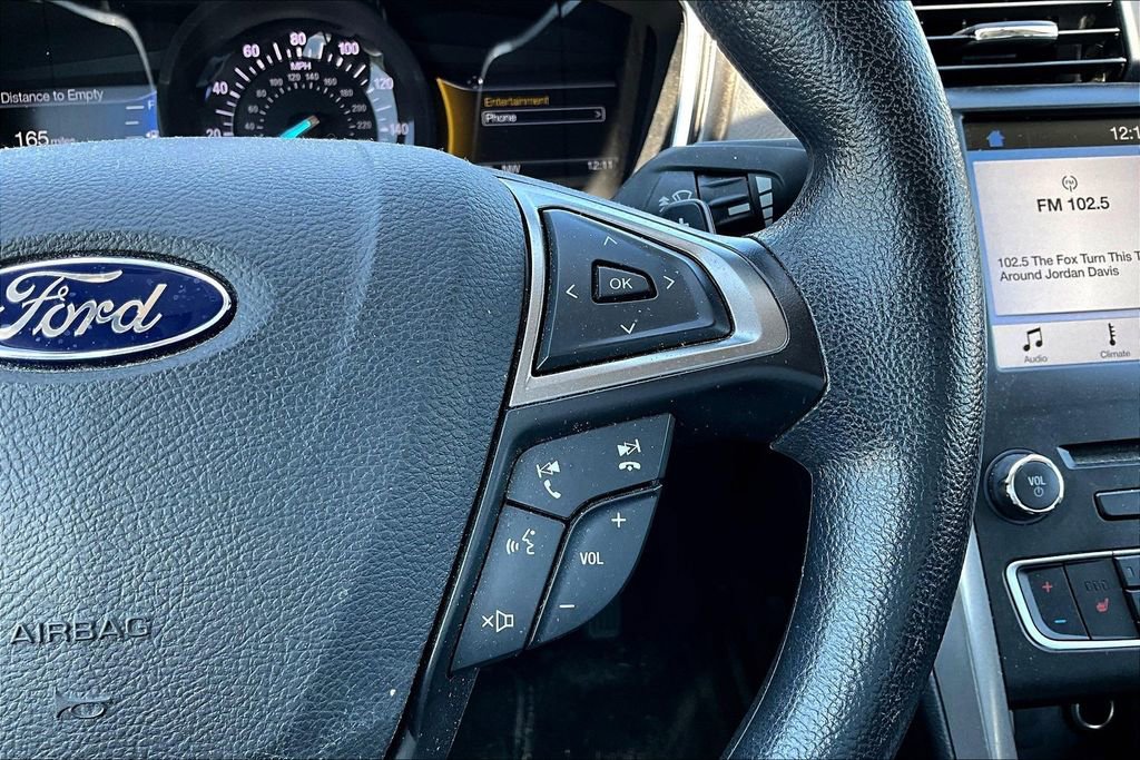 Used 2017 Ford Fusion SE w/ Fusion SE Technology Package FWD image 11
